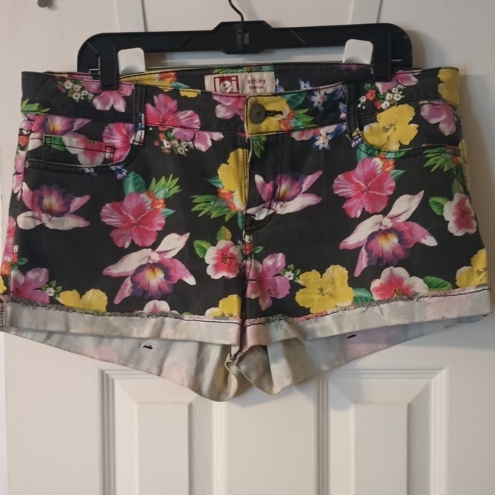 lei Ashley Lowrise Junior's Size 15 Regular Floral Shorts